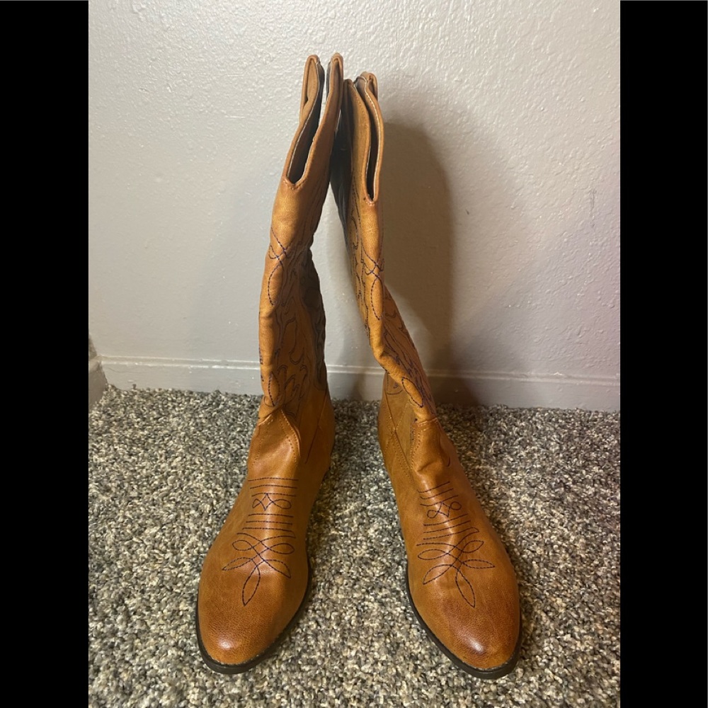 Brown cowgirl boots